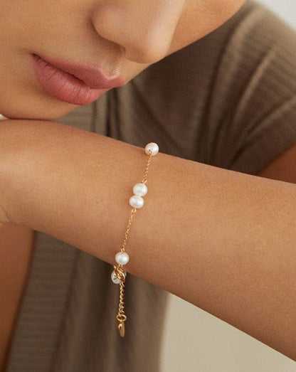 Delicate Gold & Pearl Bracelet