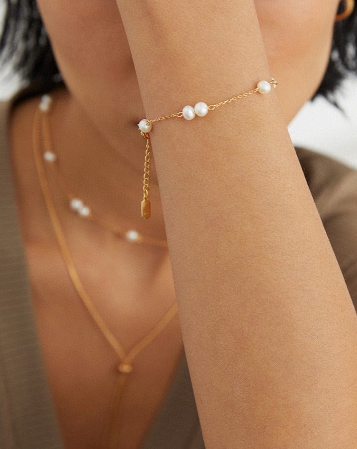 Delicate Gold & Pearl Bracelet